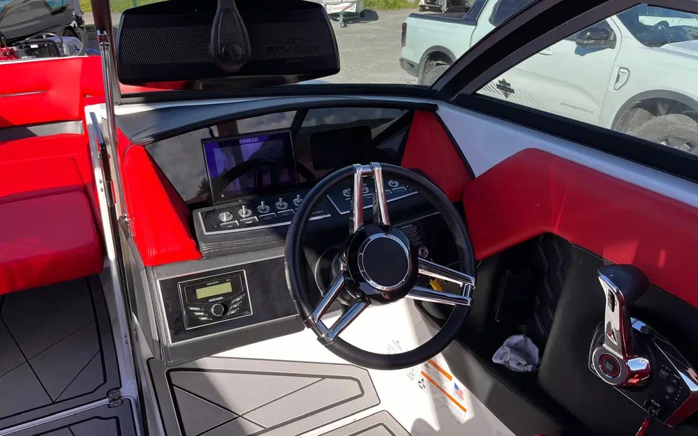 slider 9 Four Winns H4