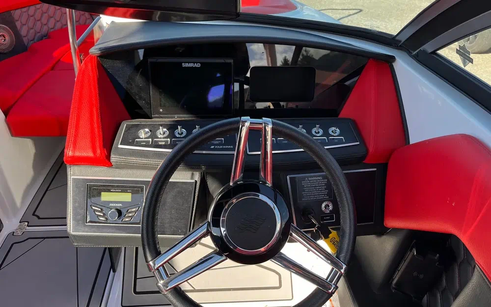 slider 10 Four Winns H4