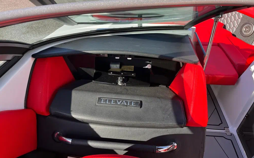 slider 11 Four Winns H4