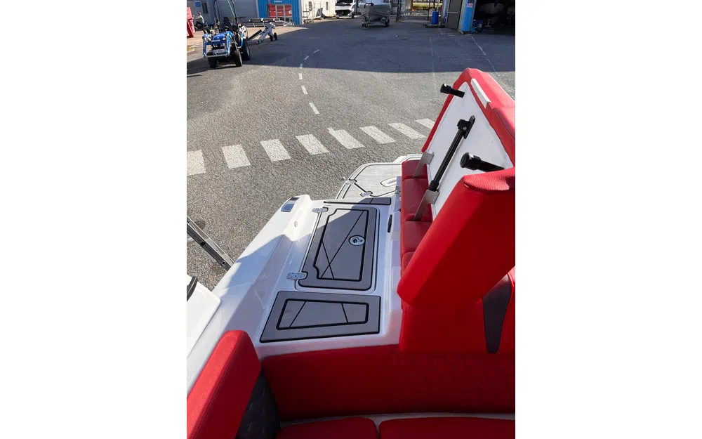 slider 12 Four Winns H4