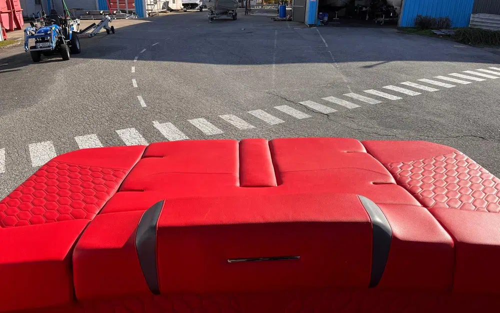 slider 13 Four Winns H4