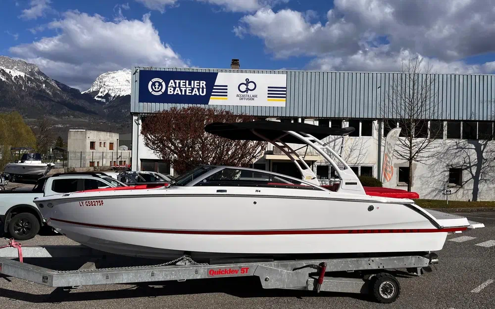 slider 0 Four Winns H4