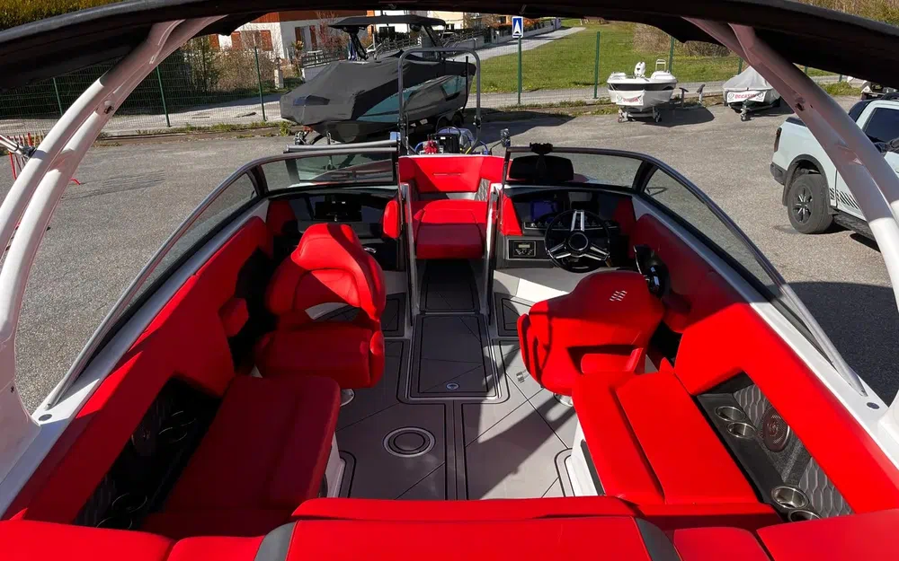 slider 2 Four Winns H4