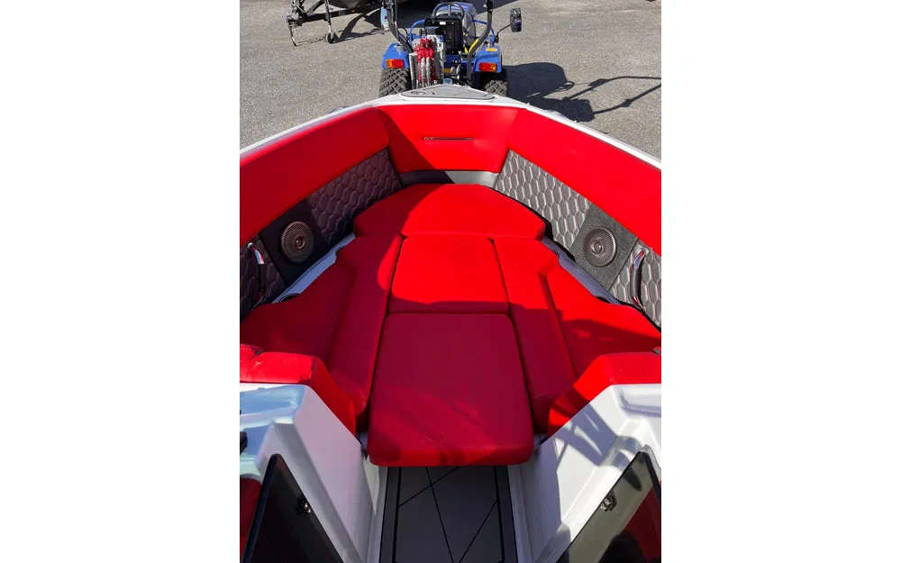 slider 7 Four Winns H4