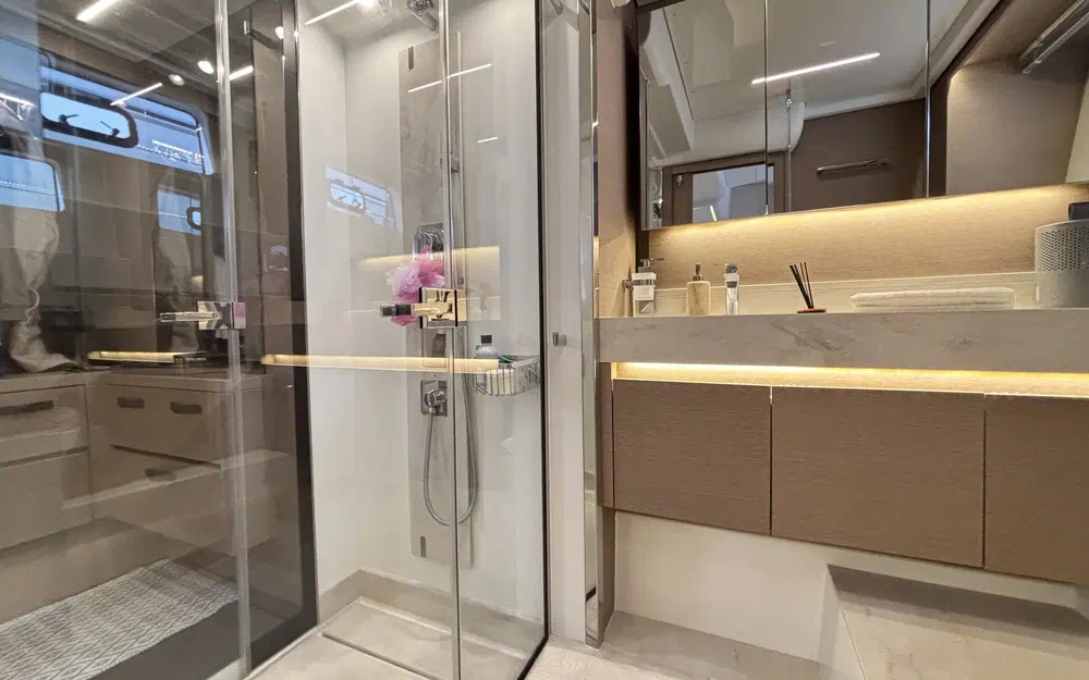 slider 11 Jeanneau Prestige 590