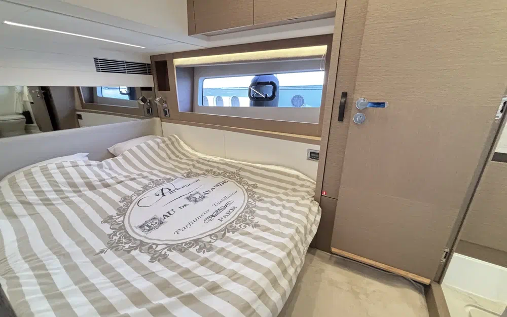 slider 15 Prestige Yachts 590 Fly