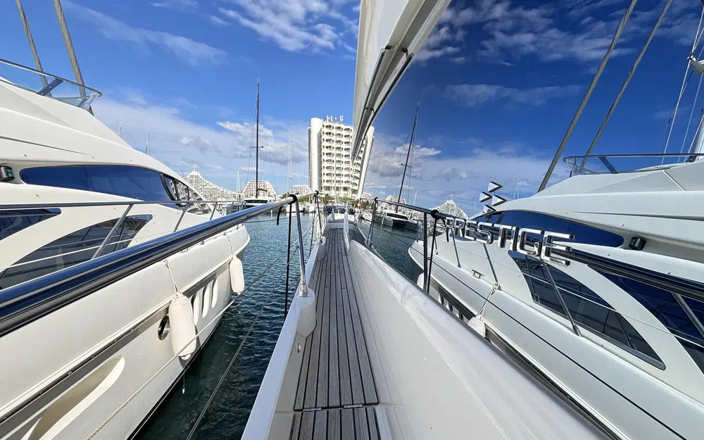 slider 19 Prestige Yachts 590 Fly