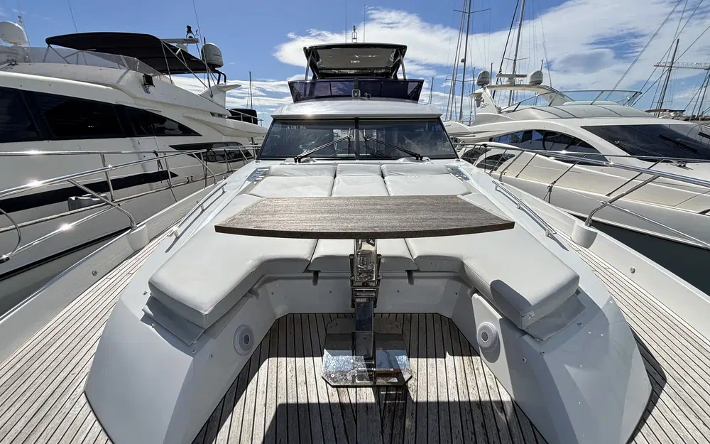 slider 21 Prestige Yachts 590 Fly