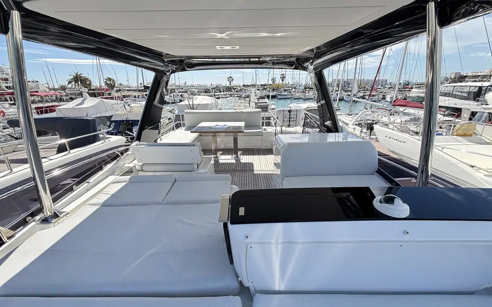 slider 23 Prestige Yachts 590 Fly