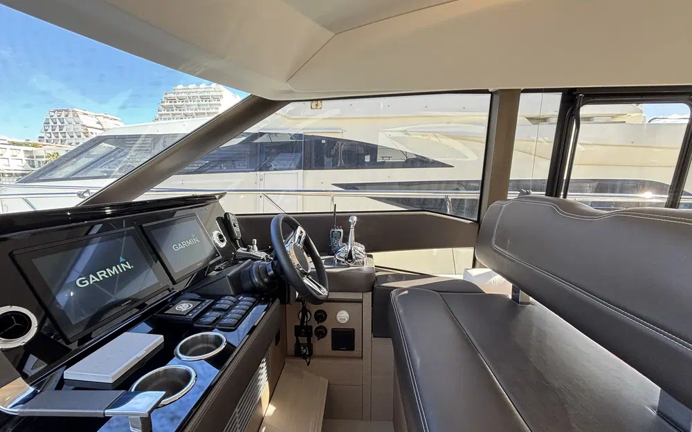 slider 27 Prestige Yachts 590 Fly
