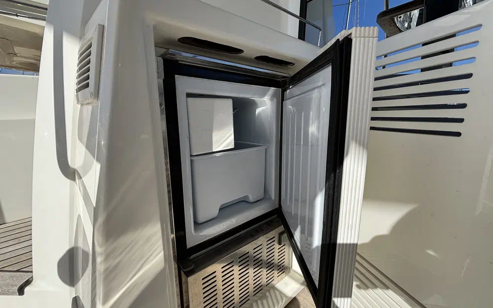 slider 30 Prestige Yachts 590 Fly
