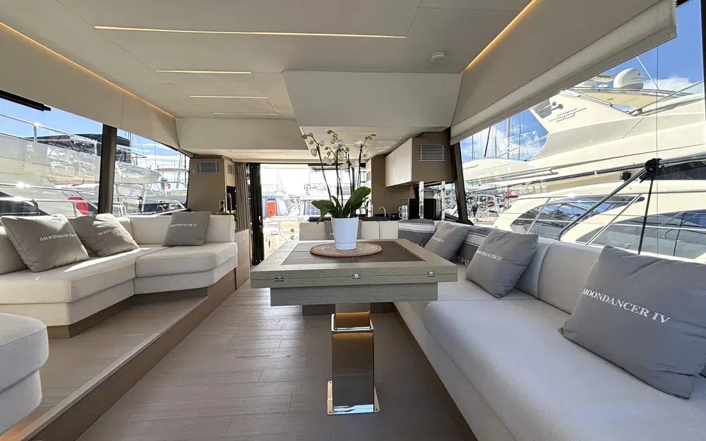 slider 5 Prestige Yachts 590 Fly