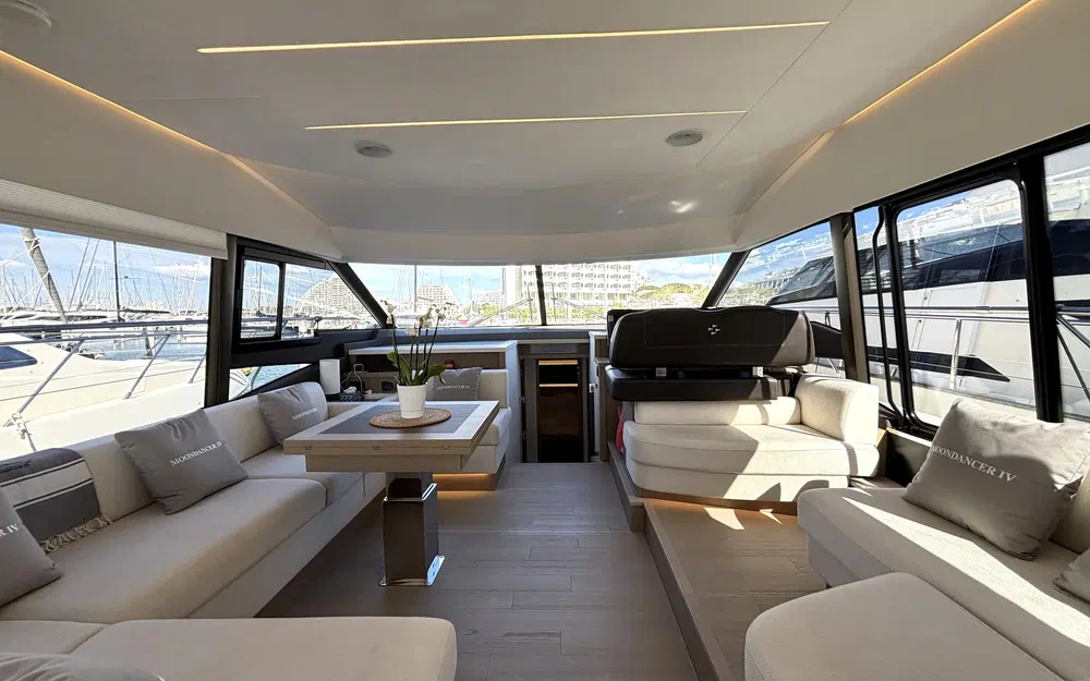 slider 6 Prestige Yachts 590 Fly