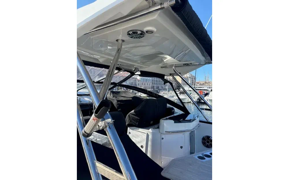 slider 2 Beneteau Flyer 10