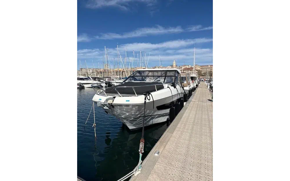 slider 3 Beneteau Flyer 10