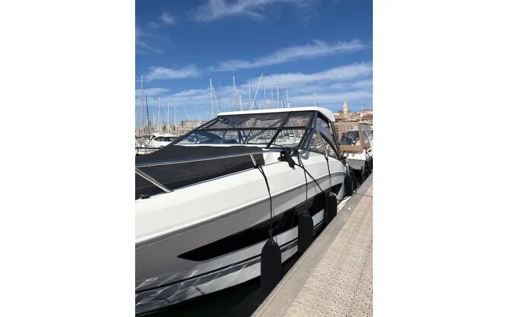 slider 4 Beneteau Flyer 10