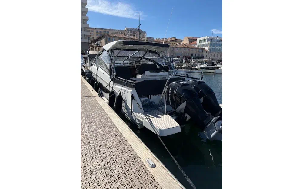 slider 5 Beneteau Flyer 10