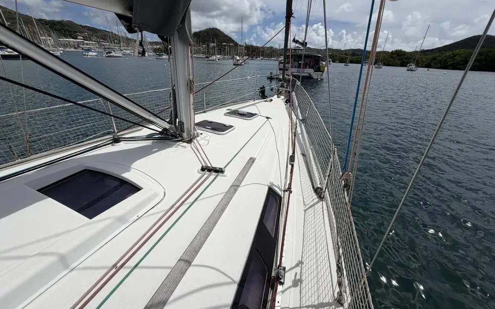 slider 11 Beneteau Oceanis 37 Limited Edition