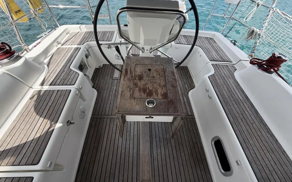 slider 19 Beneteau Oceanis 37 Limited Edition