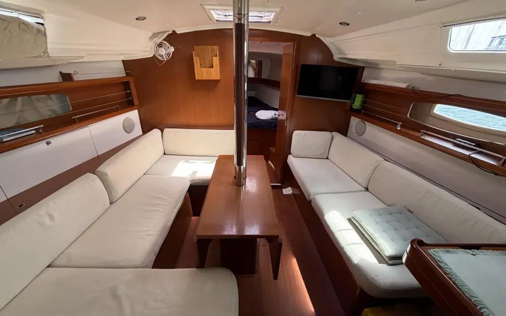 slider 22 Beneteau Oceanis 37 Limited Edition