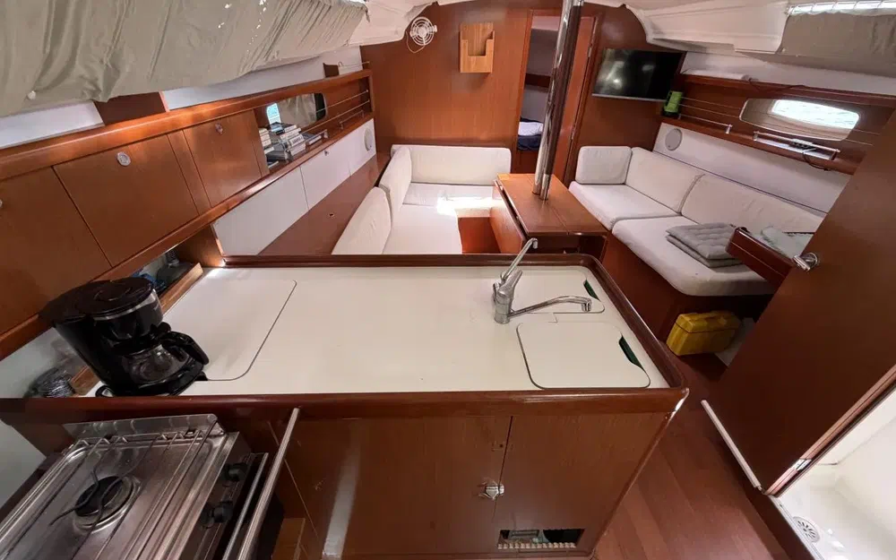 slider 26 Beneteau Oceanis 37 Limited Edition