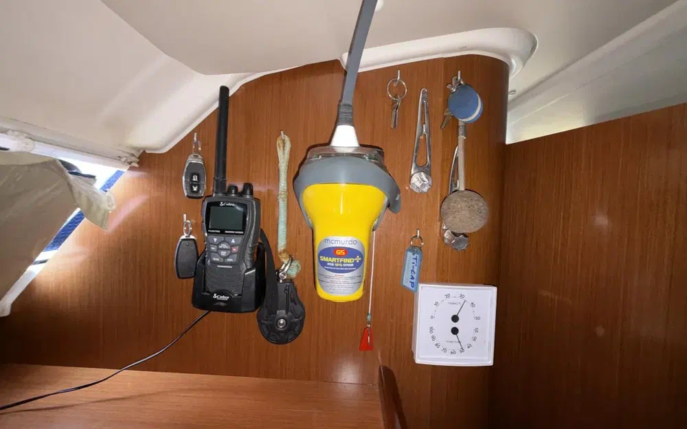 slider 29 Beneteau Oceanis 37 Limited Edition