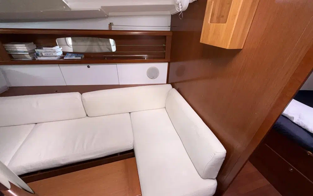 slider 31 Beneteau Oceanis 37 Limited Edition