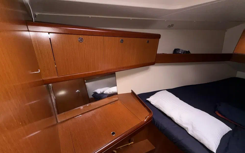 slider 32 Beneteau Oceanis 37 Limited Edition