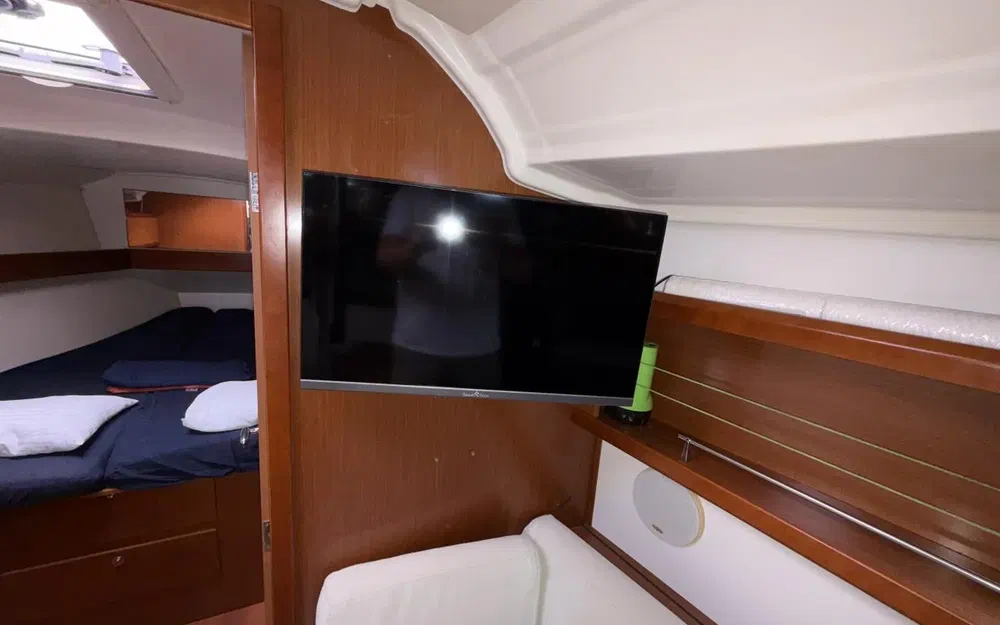 slider 33 Beneteau Oceanis 37 Limited Edition