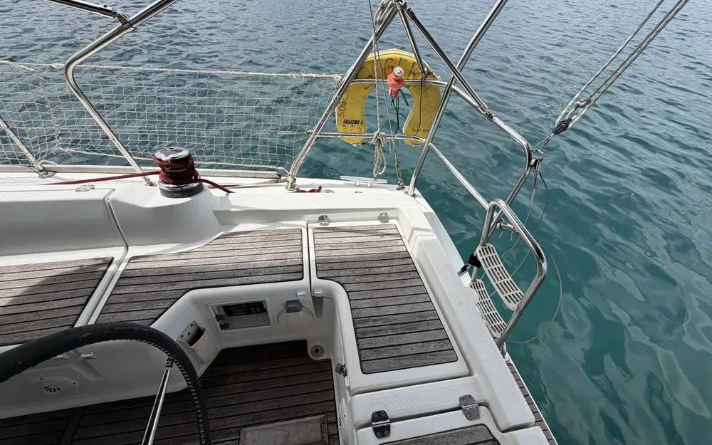 slider 4 Beneteau Oceanis 37 Limited Edition