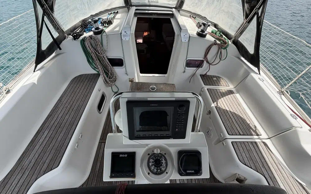 slider 5 Beneteau Oceanis 37 Limited Edition