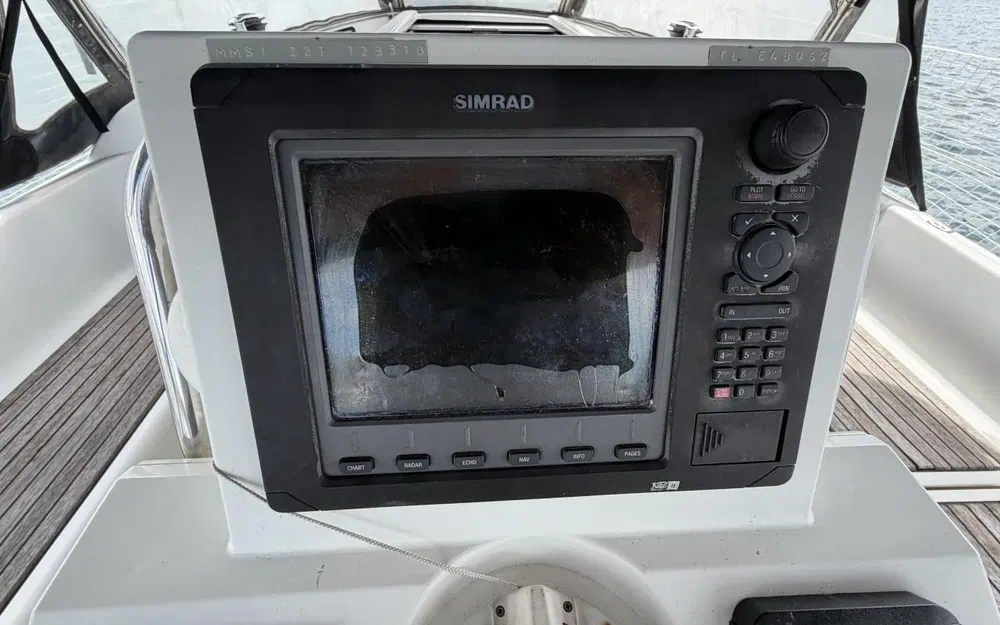 slider 6 Beneteau Oceanis 37 Limited Edition