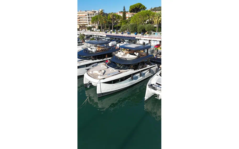 slider 9 Prestige Yachts M7