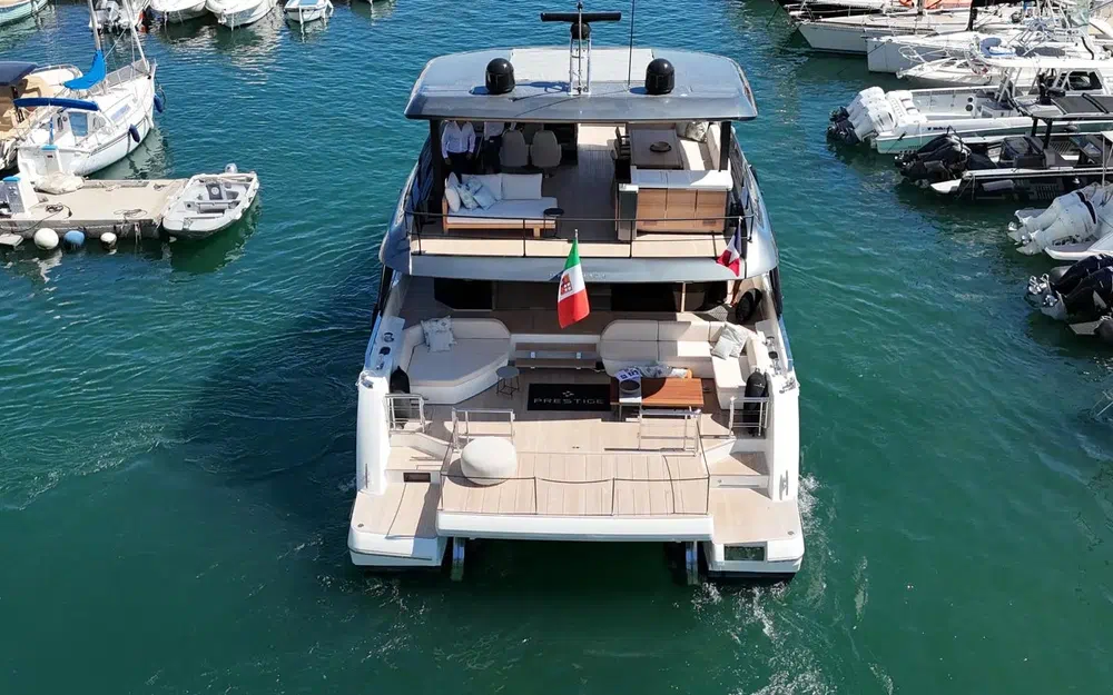 slider 13 Prestige Yachts M7