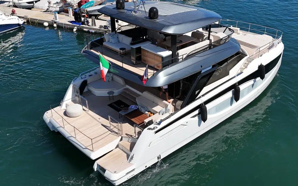 slider 14 Prestige Yachts M7