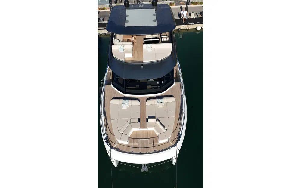 slider 2 Prestige Yachts M7