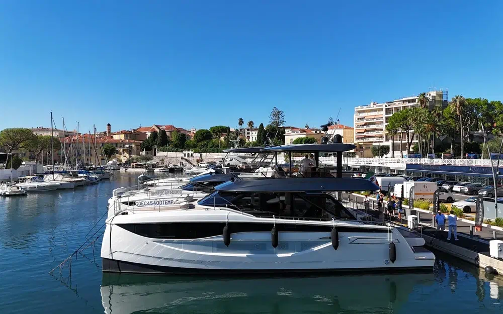 slider 6 Prestige Yachts M7