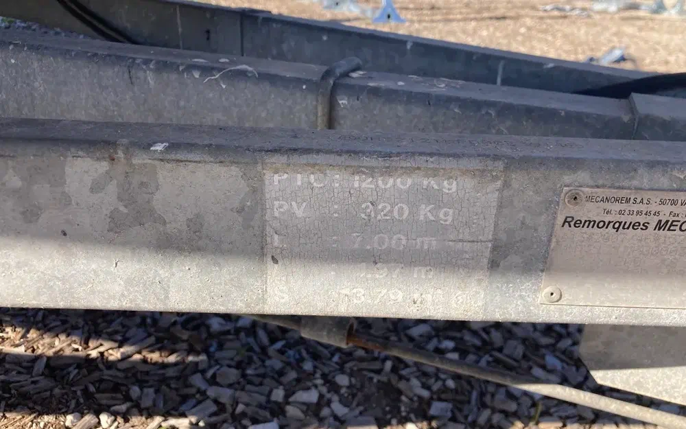 slider 11 Capelli Tempest 570