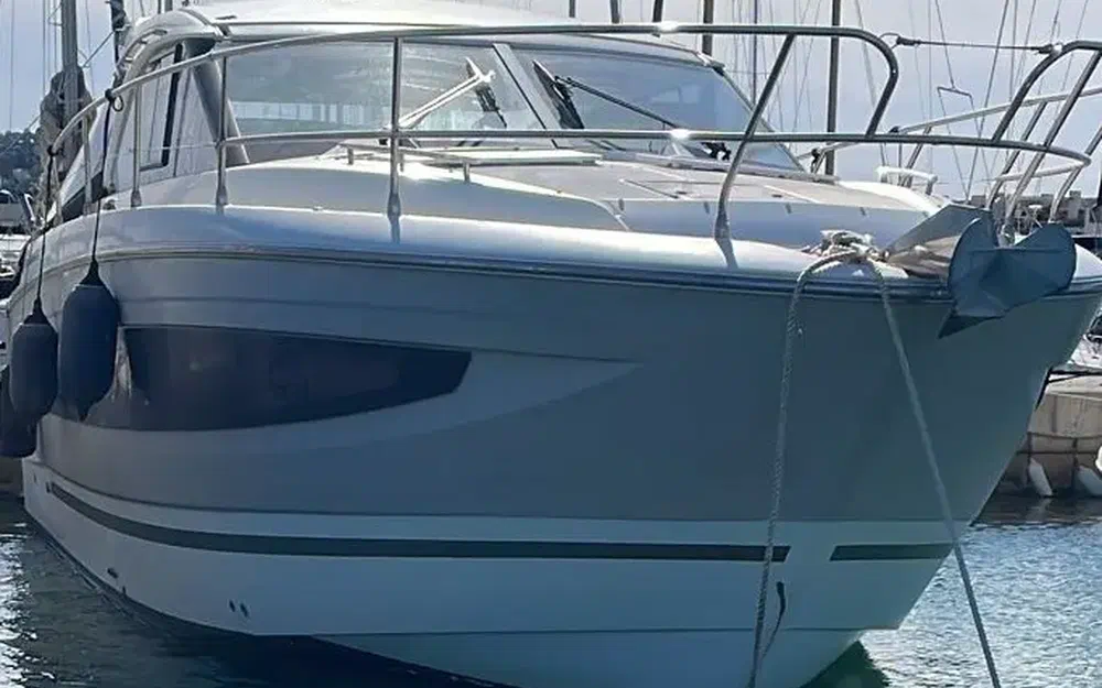 slider 1 Jeanneau Leader 40