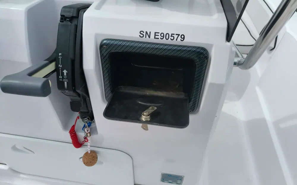 slider 2 Ranieri Voyager 19 S