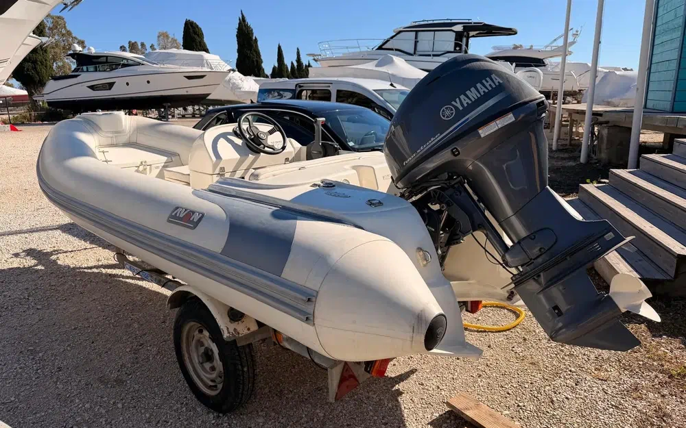 slider 1 Avon Seasport 400 DL