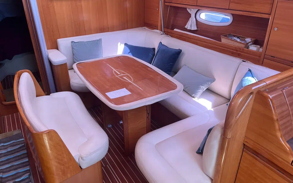 slider 1 Bavaria 42 cruiser