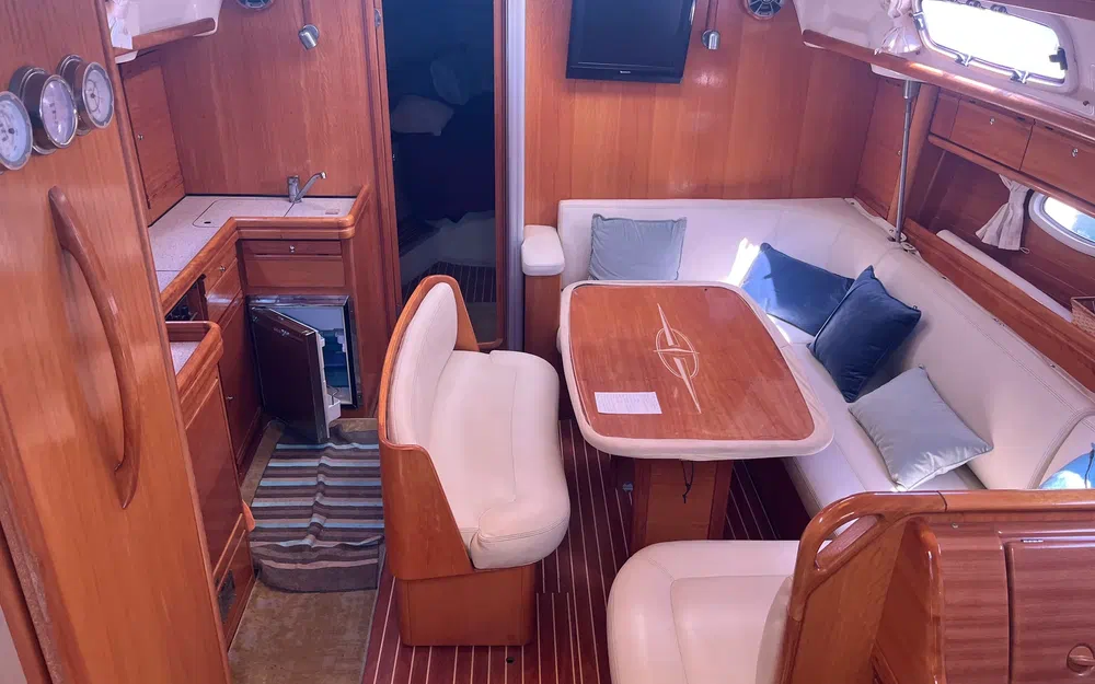 slider 4 Bavaria 42 cruiser