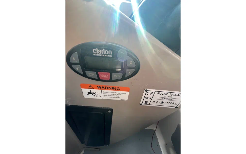 slider 16 Four Winns Vista 268