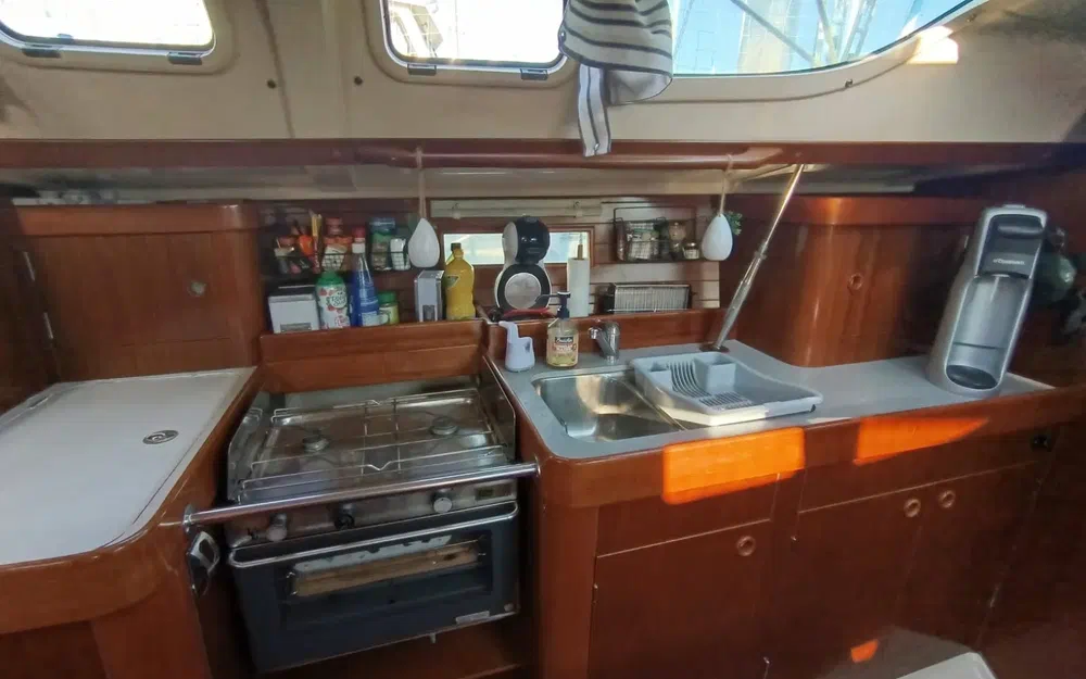 slider 11 Beneteau Oceanis 370