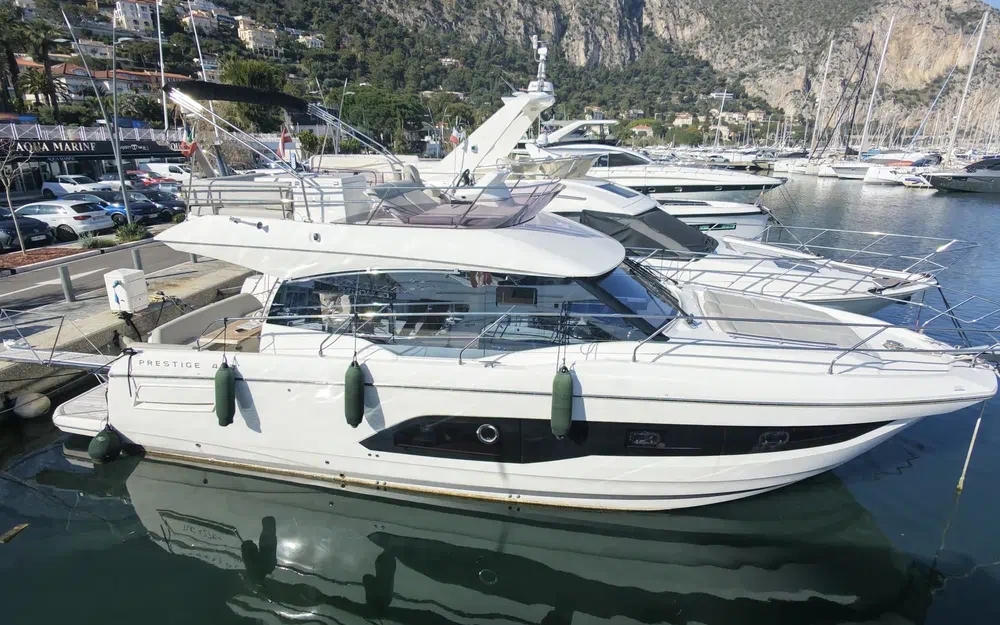 slider 0 Prestige Yachts 420 Fly
