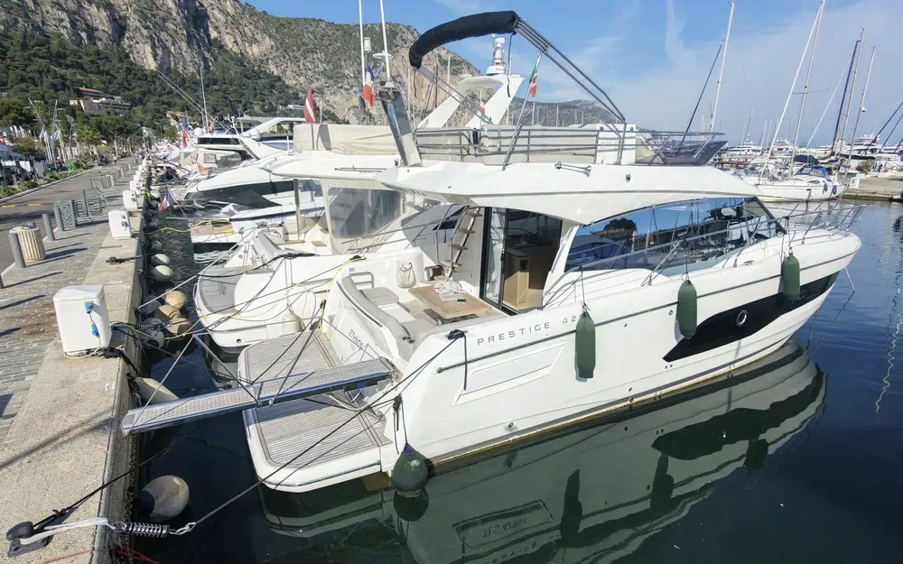 slider 9 Prestige Yachts 420 Fly