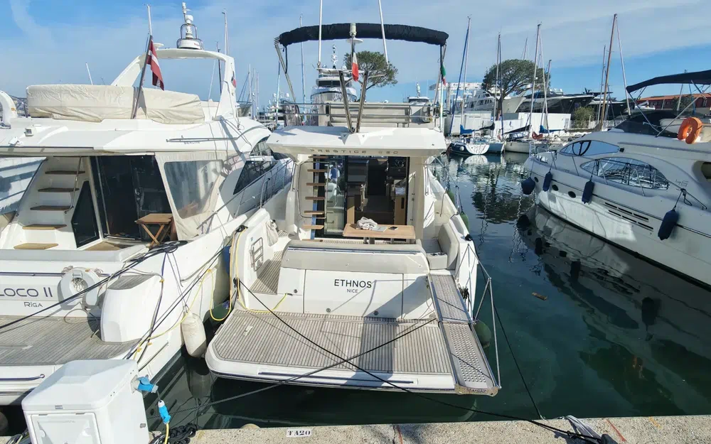 slider 11 Prestige Yachts 420 Fly