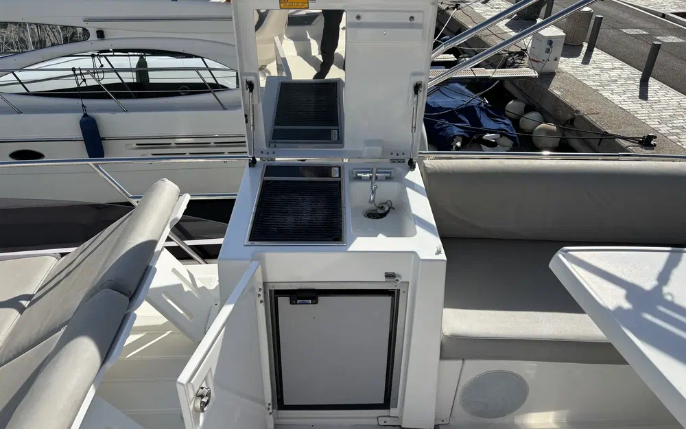 slider 13 Prestige Yachts 420 Fly