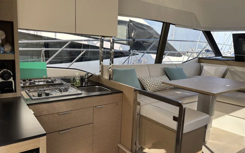 slider 17 Prestige Yachts 420 Fly
